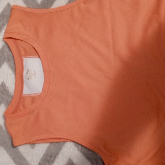 Large tank top. - Picture 2 of 3